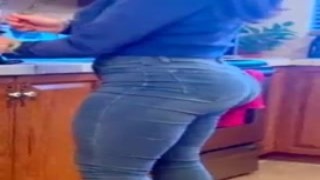 Mmmm, baby, I love your tight leggings and booty shorts